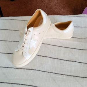 White Raven Cream Color Tennis Shoes